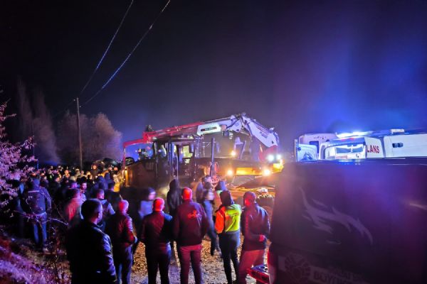 Malatya’da acı olay! Kazaya müdahale eden polislere tır çarptı: 1 şehit